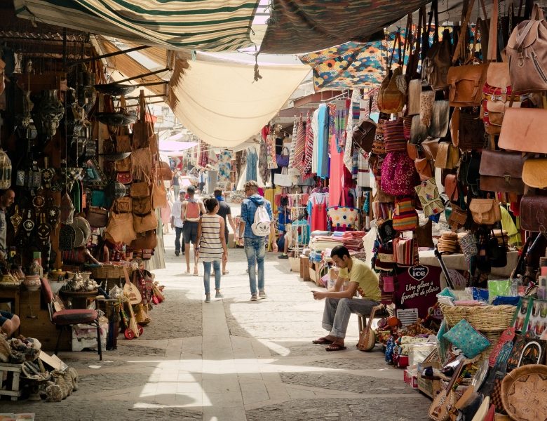 Visites de souks : une immersion au cœur des traditions artisanales de Marrakech